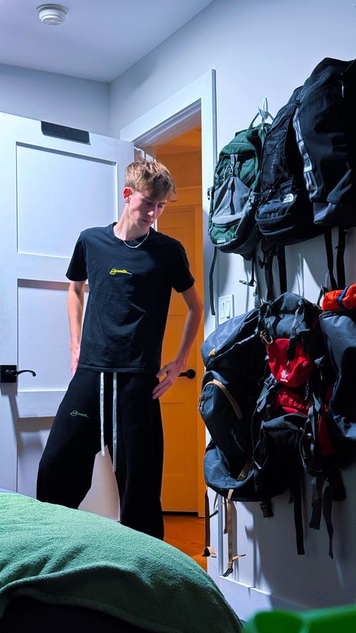 Logo tee and sweats, mirror fit